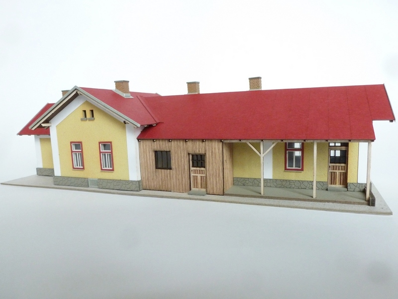 151013: Bahnhofsgebäude Malá Hraštice